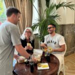 Miguel Ángel Silvestre Instagram - Domingos de picnic! Cuando tus compis te traen sorpresas inesperadas para disfrutar juntos... #recipeformagic @cocacola_esp @esegurah #publi