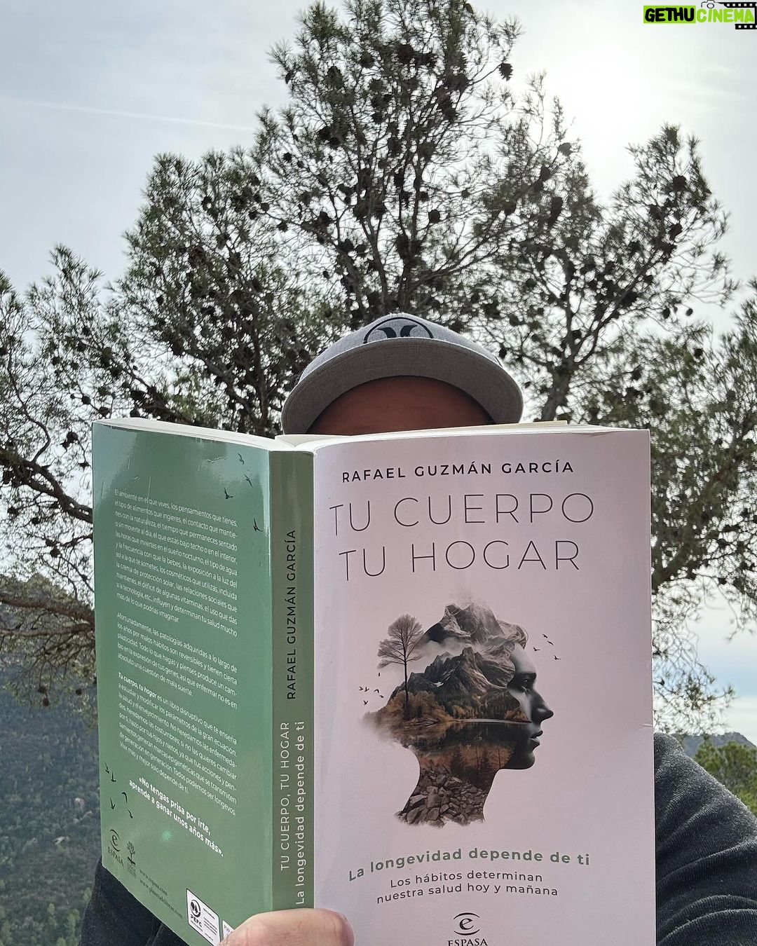 Miguel Ángel Silvestre Instagram - Tú CUERPO, tu HOGAR ❤️ @rafael_guzman_garcia @centrometodica