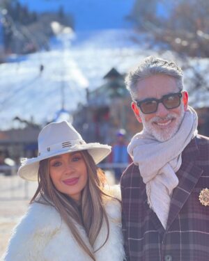 Miguel Varoni Instagram - No sabía cual foto subir 😏así que aquí van todas😁, incluida la de @linois21 y el video que le hizo a Migue sobre su caída 😂 (porque sino no las subo nunca 🤪🤪🤪) #aspen

#couplegoals #aspen #colombia #love #amor #travel #ski #snowmass #offwhite #winter