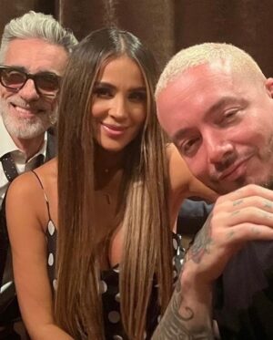 Miguel Varoni Instagram - De Colombia para el mundo!!! 💛💙❤️ “Hay niveles” pero @jbalvin es “nivelazo”!!! ⬆️

#colombia #jbalvin #varoni #siachoque #reggaeton #music #actor #live #singer #love #friends #usa #mexico