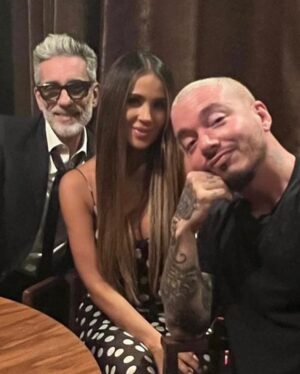 Miguel Varoni Instagram - De Colombia para el mundo!!! 💛💙❤️ “Hay niveles” pero @jbalvin es “nivelazo”!!! ⬆️

#colombia #jbalvin #varoni #siachoque #reggaeton #music #actor #live #singer #love #friends #usa #mexico