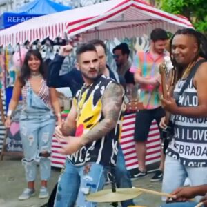 Miguel Varoni Instagram - @vanordcas recordándome el vídeo que hice cantando ... humildemente para ustedes #malumasenior ... si ... humildemente ... @maluma aprendió de papi