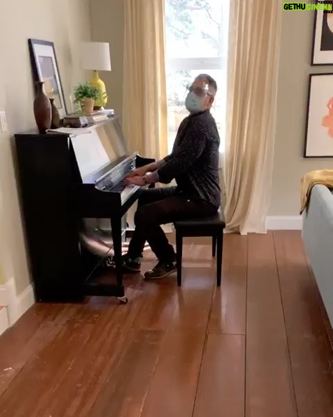 Miguel Varoni Instagram - Debut como cantante en inglés #crossover ... sensaciones varias ... de Colombia para el mundo ... #angustiaemocional ... para conciertos DM con mi esposa @catherinesiachoque