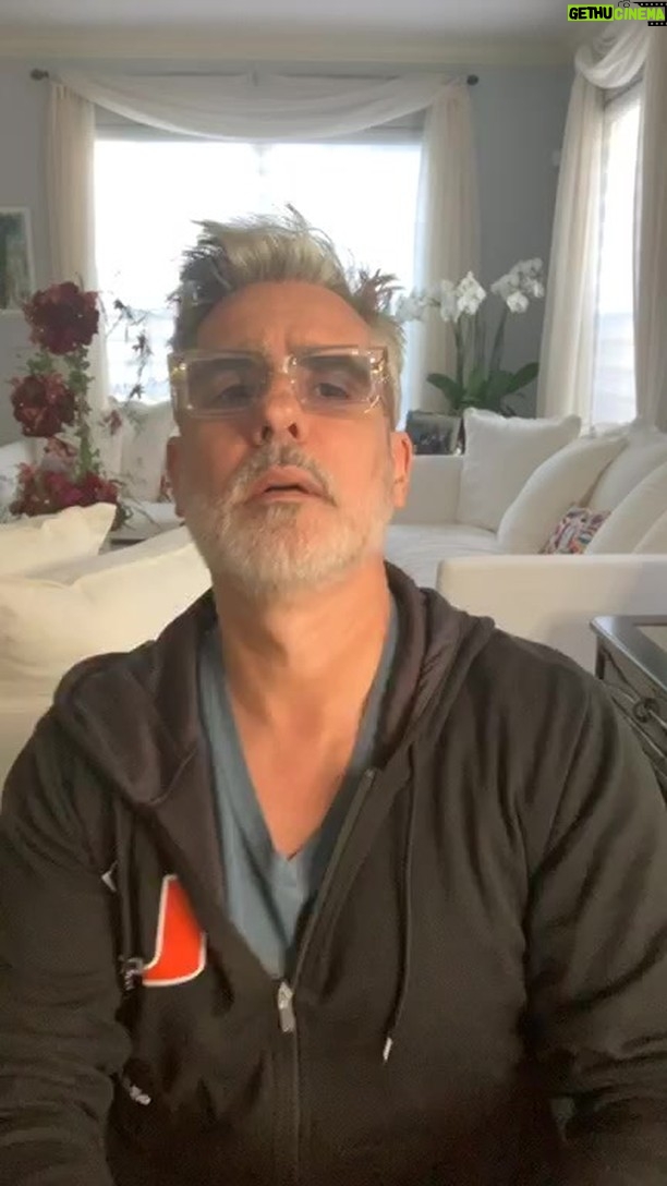 Miguel Varoni Instagram - Pasándola perfecto y hablando de @100dias ... siiiii “luis casas”