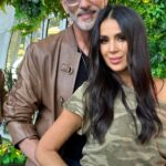 Miguel Varoni Instagram - Beso 💋 #kiss #beso #couple #love #greyhair #brunette #couplegoals #waves #natural #hair #emerald
