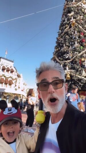 Miguel Varoni Instagram - El último de navidad … hasta Diciembre papá !!! Nooooo va masssssss !!!