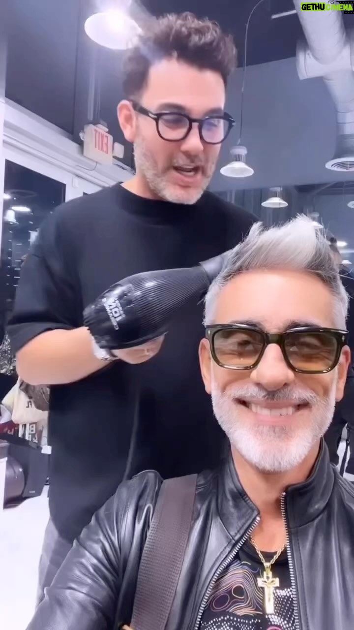 Miguel Varoni Instagram - Se trabaja pero se goza … y así la vida papá !!!!