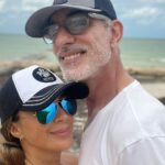 Miguel Varoni Instagram - …Cuando le pides que haga una 🤳🏼 pero se apodera del teléfono y hace 30 🙄🤣 les pasa??? @stsomewhereholbox 😍 #love #amor #pareja @vulcanoswimwear