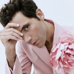 Mika Instagram - C'est bientôt l'heure !! Plus que quelques heures avant que mon nouveau single ET mon clip soient les votres à 10h… It’s almost time!! Just a few hours until my new French single is released AND the music video will be yours tomorrow at 10am French time! #cestlavie