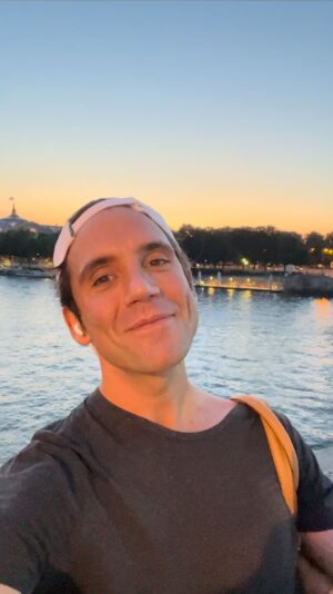 Mika Instagram - A new album, listening to final versions after a day in the studio, on a bridge in Paris…. It’s in French, it’s taken a while but gosh I love it and hope you will also …. Soon!