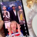 Mika Instagram – Entre 2 auditions à l’aveugle @thevoice_tf1 , on regarde ce styliste commenter nos tenues 😂