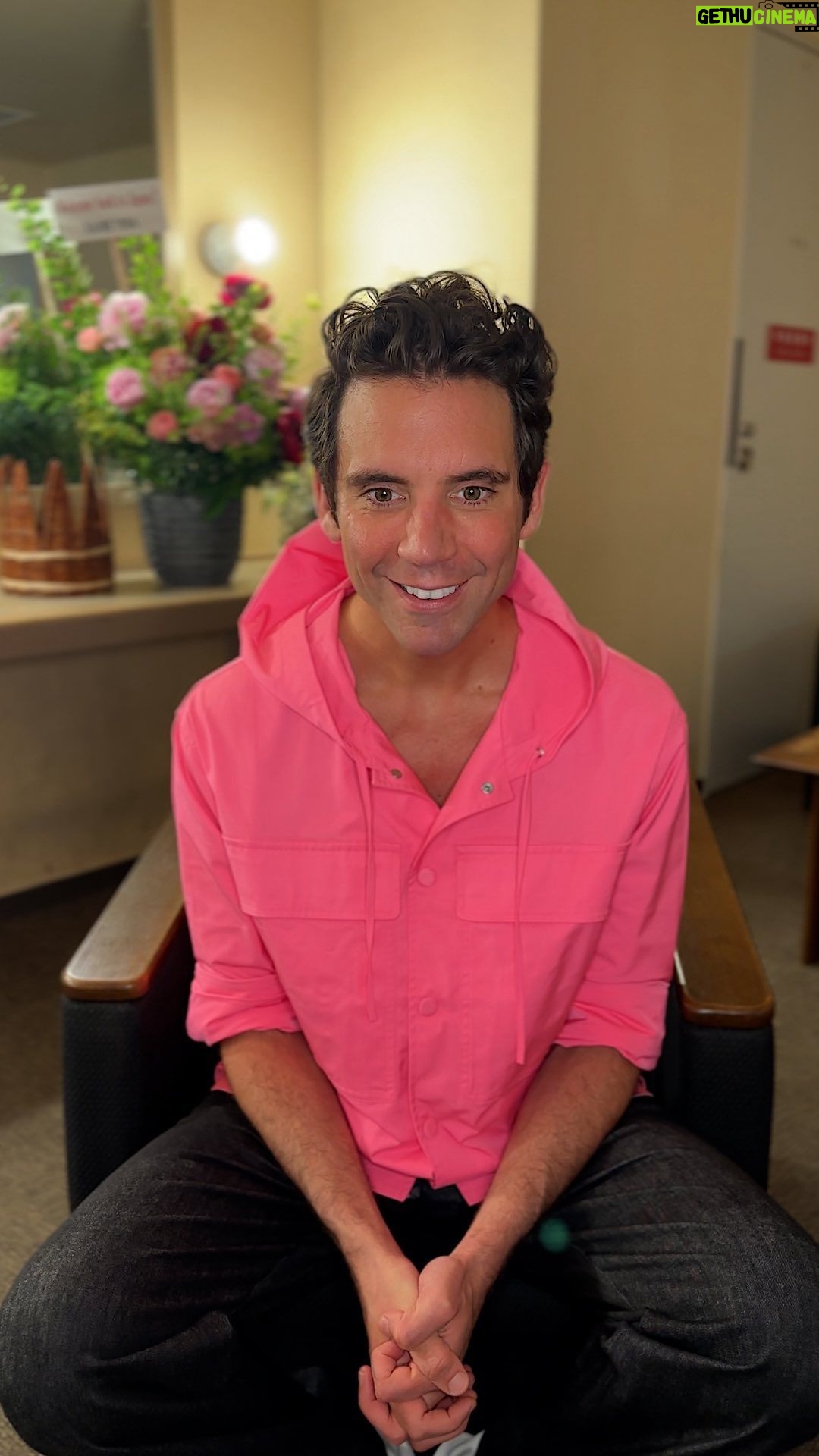 Mika Instagram - Hello to my Japanese fans! #petsofinstagram #mikatour #Japan #Osaka #backstage #concert #nambahatch