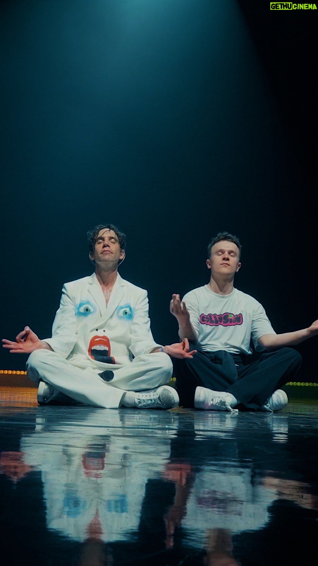 Mika Instagram - A HAPPY POST ☺️! It’s become a tradition amongst fans to write me signs with random messages and often requests to perform on stage and here in Lille, we found an iconic dancer! I love to share the stage with fans and I love that these gigs are a place where we can all express ourselves with absolute freedom! I cannot wait to share more moments like this over the coming weeks! Tonight’s concert will be going ahead. To those of you who had tickets for the gig in Brest, thank you for your understanding. I physically wasn’t able to do the show on Thursday. I will see you all in April and together we will close the tour in style. See you tonight 😊