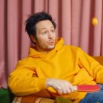 Mika Instagram - DEMAIN LUNDI sort le clip de « KEEP IT SIMPLE » 🏓🎹 ⏰Rdv 18h sur YouTube pour un livestream quelques minutes avant la sortie 💚❤️💙