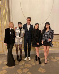 Mika Instagram - Hello from Paris with @blackpinkofficial and the remarkable @rogerfederer for @piecesjaunes ❗️❣️A demain à 20:40 sur @france2 pour le #GalaDesPiecesJaunes #leconcertevenement