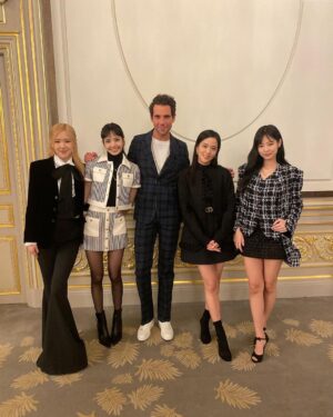 Mika Instagram - Hello from Paris with @blackpinkofficial and the remarkable @rogerfederer for @piecesjaunes 

❗️❣️A demain à 20:40 sur @france2 pour le #GalaDesPiecesJaunes 
#leconcertevenement