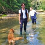 Mika Instagram - When you are dressed for lunch in New York, travel, wake up and end up on a walk, in a river 🐕 🧑🏽‍💼➡️🧑🏽‍🌾