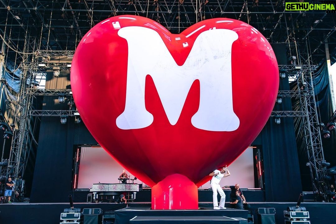 Mika Instagram - Big shows take a big team, and one with A LOT of heart. Here is a look at the preparation at the Arena Di Verona the day before. I want to take this opportunity to thank all my band, crew, technicians, drivers, set builders, designers, logistics team, wardrobe team, animators, sound team, and effects, so many more… the hundreds of amazing people who make our job possible. Thank you for all your work since April!