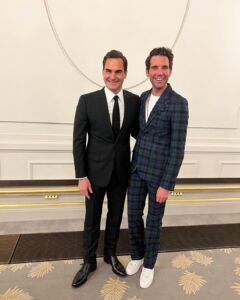 Mika Instagram - Hello from Paris with @blackpinkofficial and the remarkable @rogerfederer for @piecesjaunes ❗️❣️A demain à 20:40 sur @france2 pour le #GalaDesPiecesJaunes #leconcertevenement