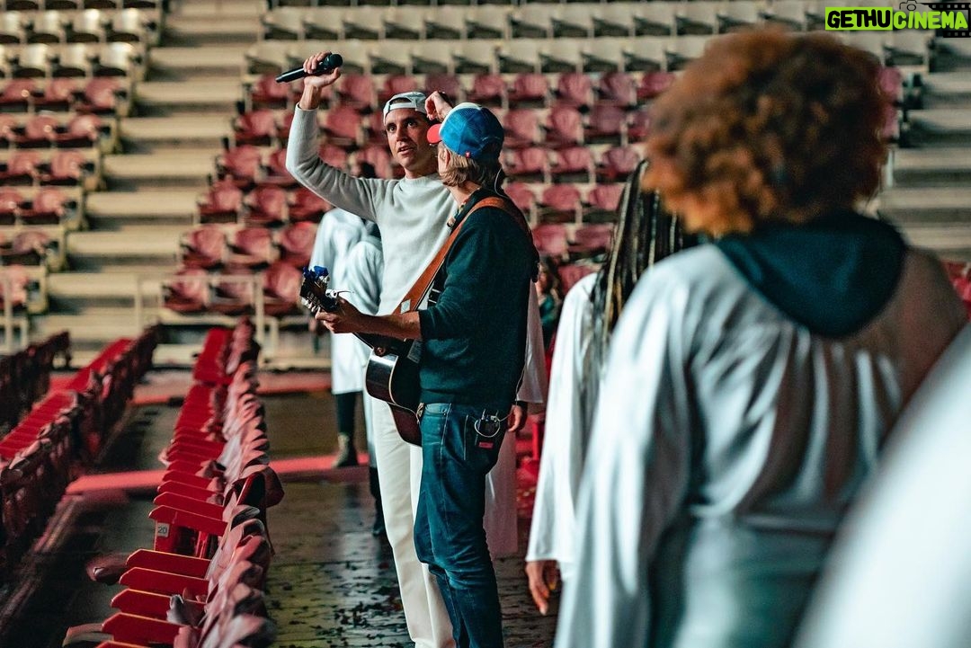 Mika Instagram - Big shows take a big team, and one with A LOT of heart. Here is a look at the preparation at the Arena Di Verona the day before. I want to take this opportunity to thank all my band, crew, technicians, drivers, set builders, designers, logistics team, wardrobe team, animators, sound team, and effects, so many more… the hundreds of amazing people who make our job possible. Thank you for all your work since April!
