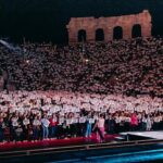 Mika Instagram - SO many special and magic moments thanks to the surprises and fan actions. One of those nights where there are all the spectacular aspects of a huge arena show but with a total erosion of the separation between me and the audience = emotion Una di quelle serate in cui ci sono tutti gli aspetti spettacolari di uno show da grande arena, però con una rimozione totale della separazione fra il pubblico e me. Tanta emozione .