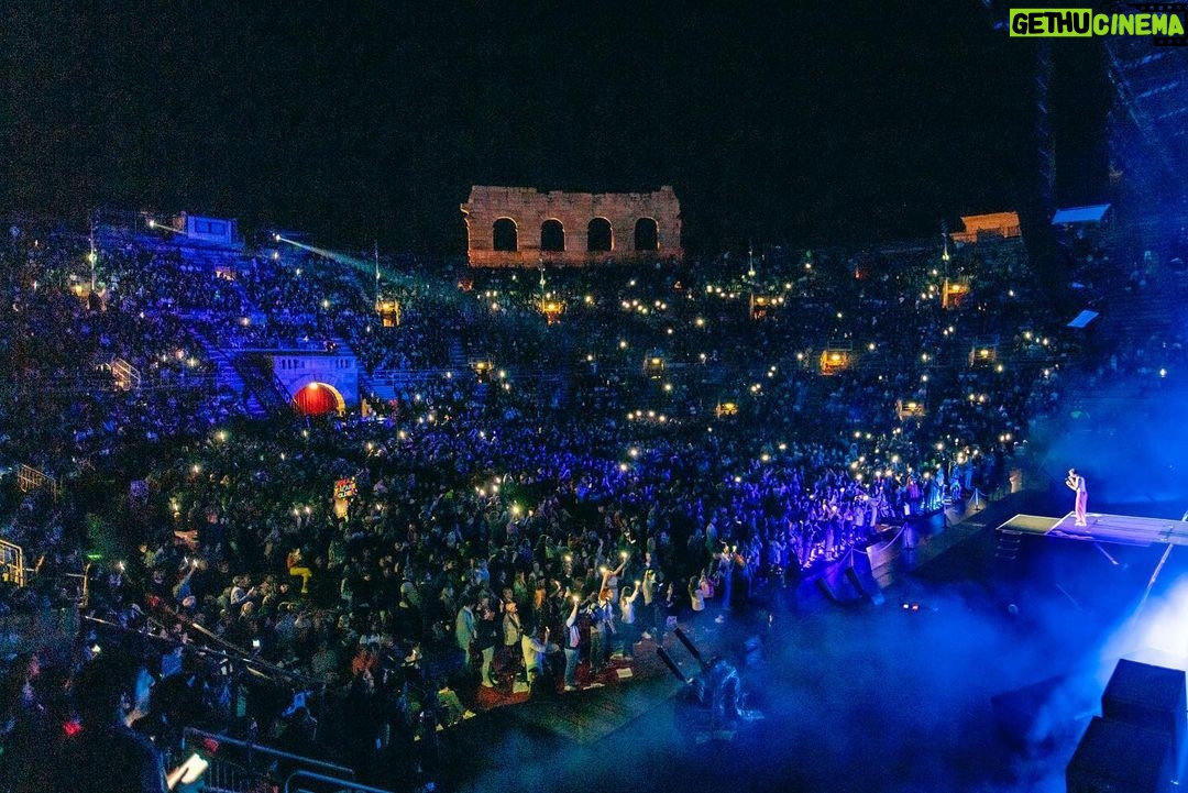 Mika Instagram - A truly incredible night!! Poetic Pop in HD #verona All I can say is thank you π Grazie a tutti per questa serata magica e speciale a Verona. Mi sento molto fortunato di poter dire che ho un publico e dei fan come voi. Una serata di alta emozione, colore e energia. Pop Poetico In HD π· @francescoprandoni