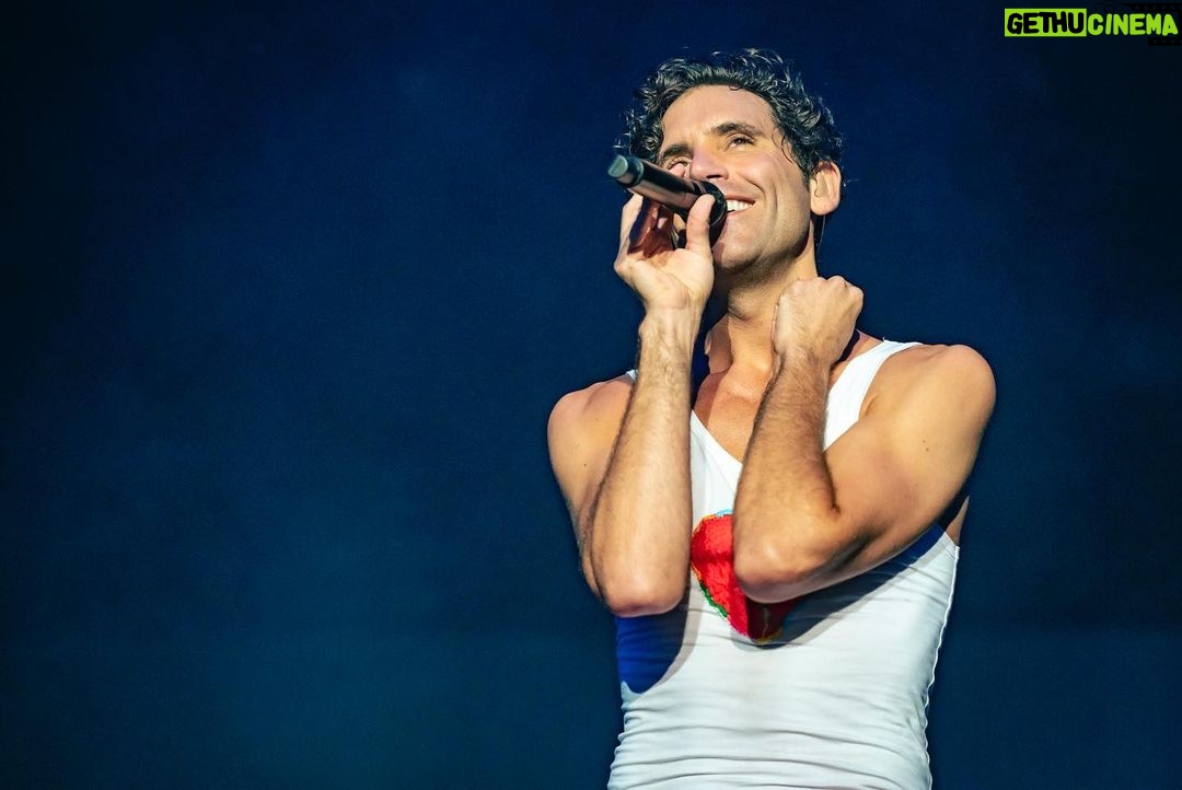 Mika Instagram - A truly incredible night!! Poetic Pop in HD #verona All I can say is thank you π Grazie a tutti per questa serata magica e speciale a Verona. Mi sento molto fortunato di poter dire che ho un publico e dei fan come voi. Una serata di alta emozione, colore e energia. Pop Poetico In HD π· @francescoprandoni