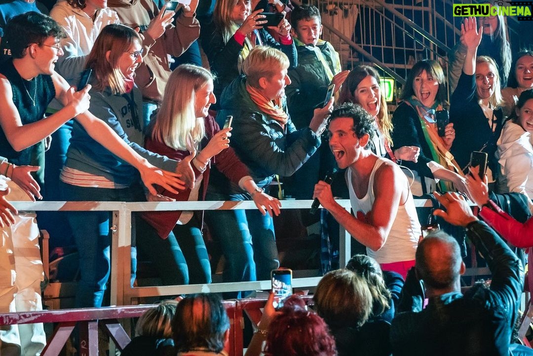 Mika Instagram - A truly incredible night!! Poetic Pop in HD #verona All I can say is thank you π Grazie a tutti per questa serata magica e speciale a Verona. Mi sento molto fortunato di poter dire che ho un publico e dei fan come voi. Una serata di alta emozione, colore e energia. Pop Poetico In HD π· @francescoprandoni