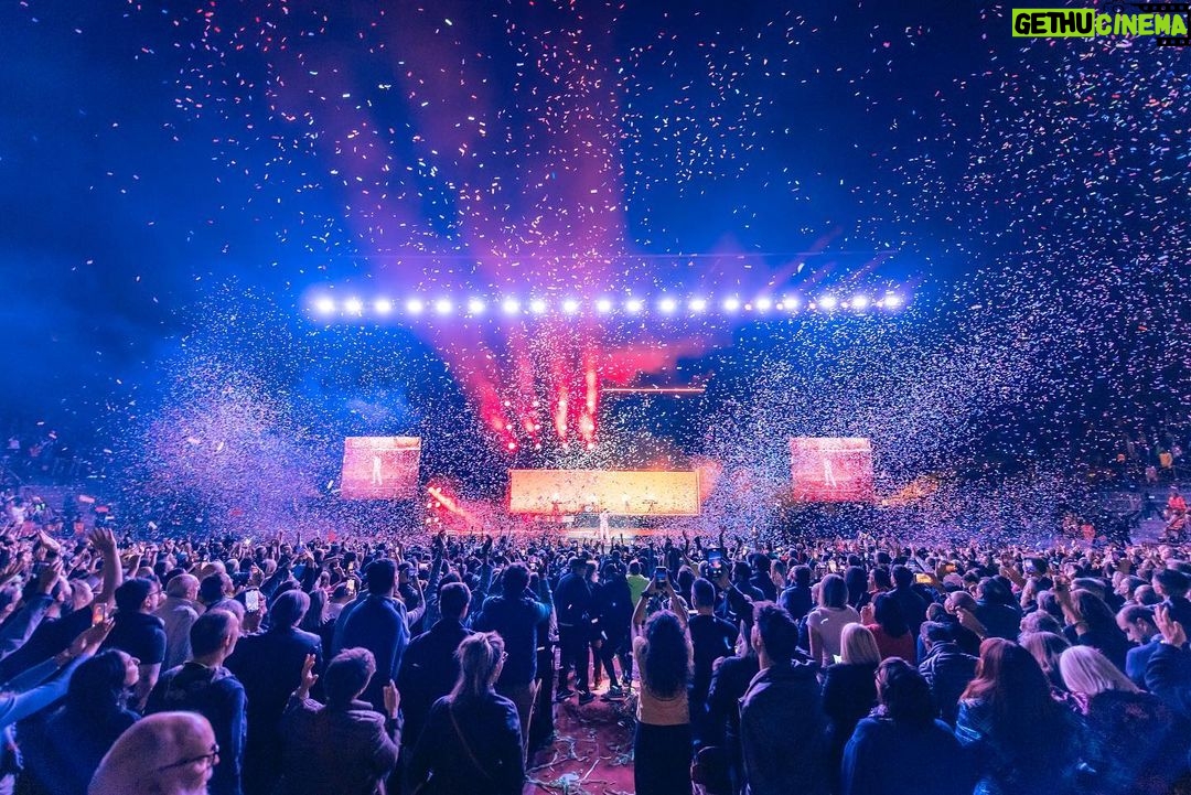 Mika Instagram - A truly incredible night!! Poetic Pop in HD #verona All I can say is thank you π Grazie a tutti per questa serata magica e speciale a Verona. Mi sento molto fortunato di poter dire che ho un publico e dei fan come voi. Una serata di alta emozione, colore e energia. Pop Poetico In HD π· @francescoprandoni