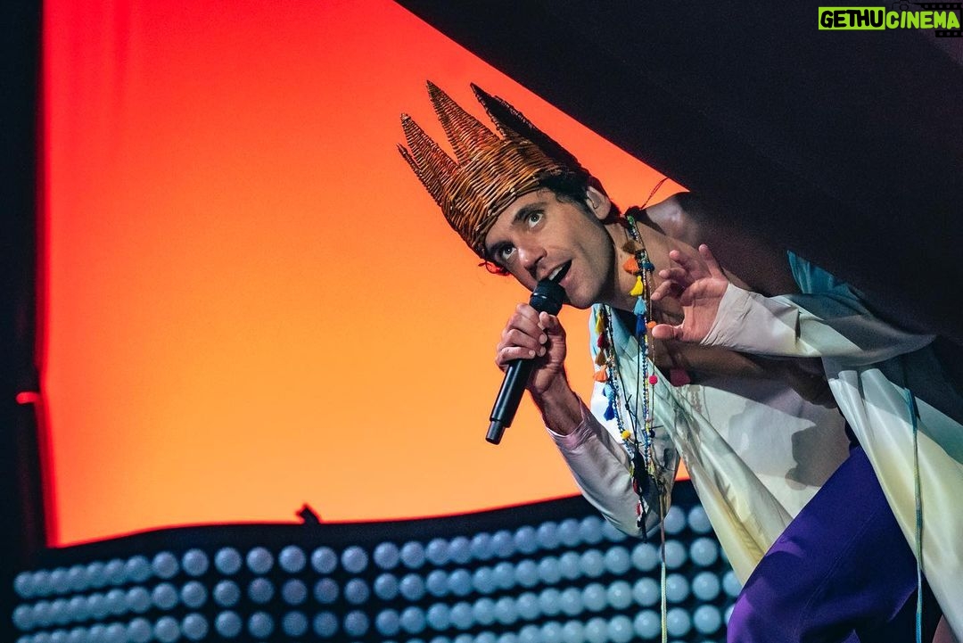 Mika Instagram - A truly incredible night!! Poetic Pop in HD #verona All I can say is thank you π Grazie a tutti per questa serata magica e speciale a Verona. Mi sento molto fortunato di poter dire che ho un publico e dei fan come voi. Una serata di alta emozione, colore e energia. Pop Poetico In HD π· @francescoprandoni