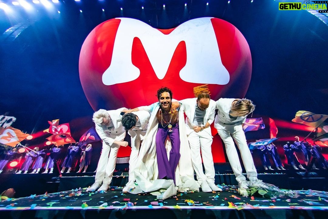Mika Instagram - A truly incredible night!! Poetic Pop in HD #verona All I can say is thank you π Grazie a tutti per questa serata magica e speciale a Verona. Mi sento molto fortunato di poter dire che ho un publico e dei fan come voi. Una serata di alta emozione, colore e energia. Pop Poetico In HD π· @francescoprandoni