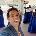 Mika Instagram - Journées ensoleillées à Cannes pour les NRJ Music Awards la semaine dernière et la chance de retrouver certains de mes artistes préférés ! Est-ce que je vous ai aussi dit que mon nouveau single Jane Birkin est sorti ?!! Sunny days in Cannes for the NRJ Music Awards last week and a chance to also catch up with some of my favorite artists! Did I also tell you my new single Jane Birkin is out?!!