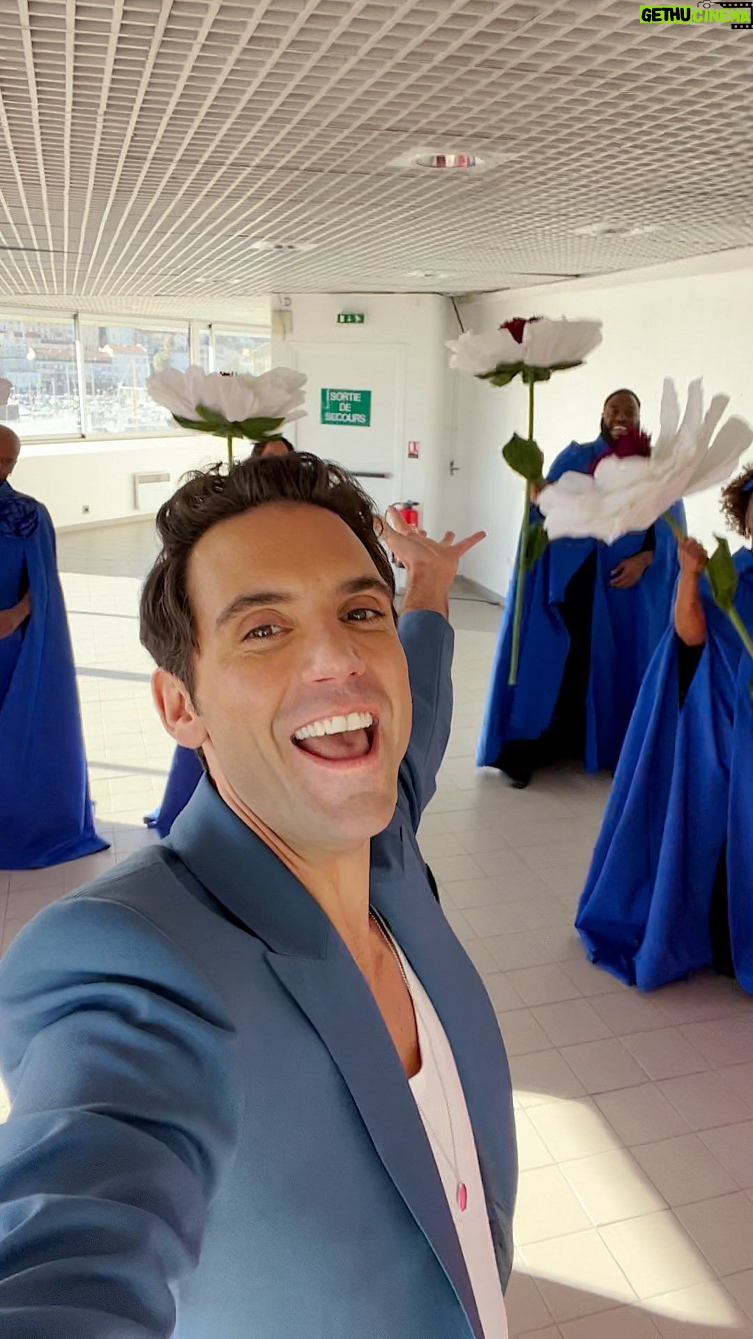 Mika Instagram - Journées ensoleillées à Cannes pour les NRJ Music Awards la semaine dernière et la chance de retrouver certains de mes artistes préférés ! Est-ce que je vous ai aussi dit que mon nouveau single Jane Birkin est sorti ?!! Sunny days in Cannes for the NRJ Music Awards last week and a chance to also catch up with some of my favorite artists! Did I also tell you my new single Jane Birkin is out?!!