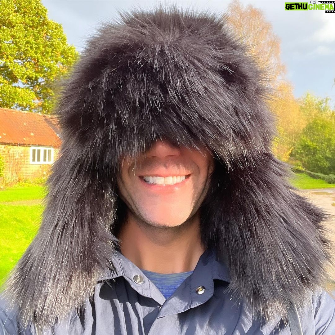 Mika Instagram - Growing my hair out. It’s winter.