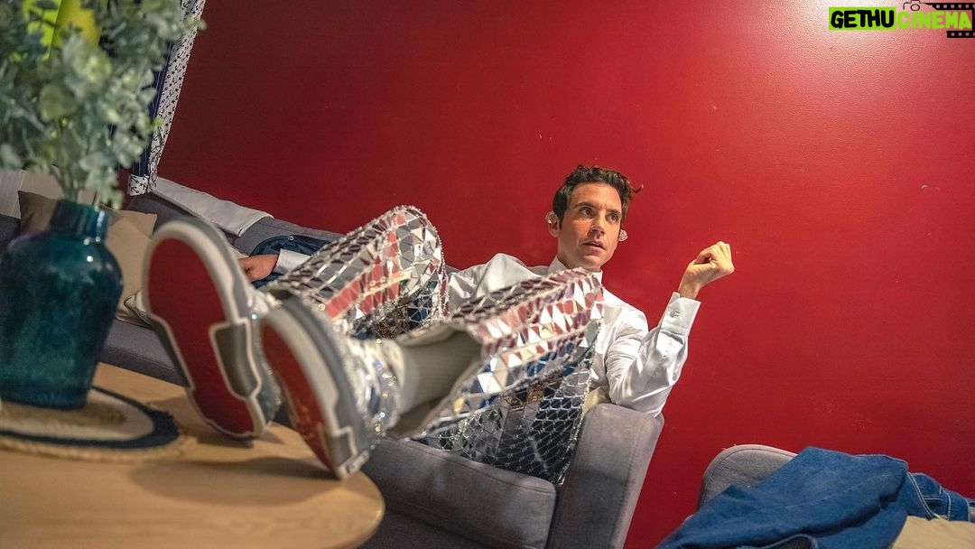 Mika Instagram - Je sais qu’à chaque grande occasion je peux compter sur toi. Merci @louboutinworld , mon ami Christian♥️ At every big moment and event I know that I can count on you @louboutinworld! Thank you to my dear friend Christian ♥️ 👟 Louboutin Suit by Atelier Mika Photos by @bestimage_agency @one_momenttt @ben.bedikian #Louboutin #RWCFinal