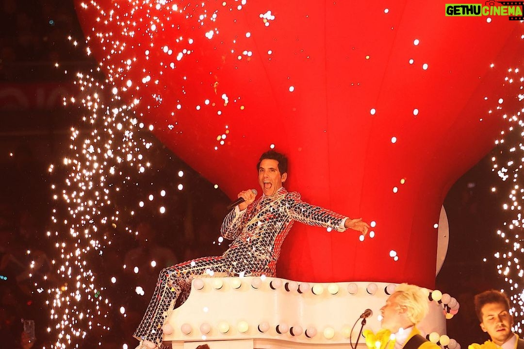 Mika Instagram - Depuis des mois on travaille ensemble. Ce moment on l’a construit ensemble. Bravo à chacun pour la performance. Et à tous pour le travail aussi intense que joyeux. For months we have worked together to create this magical moment! To all the children who took part tonight, I want to say a huge thank you and congratulations to each one of you for this amazing performance and all your hard work. It’s been intense and so joyful! @maitrisepopulaire @opera_Comique @education_gouv @culture_gouv @sports.gouv #RWC2023 #RWCFinal Stade de France