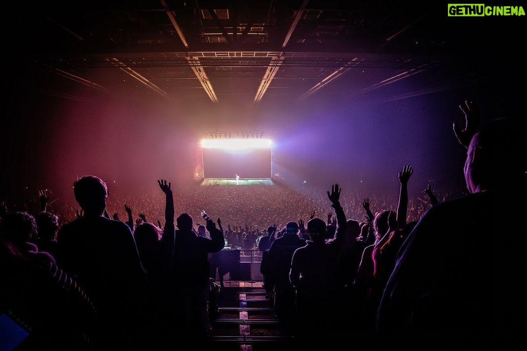 Mika Instagram - With Clermont Ferrand and yesterday‘s 11,000 strong audience in Bordeaux, the Apocalypse Calypso Tour is officially on the road! I am so happy to announce that the visuals for this massive new tour have been created in collaboration with RodeoFX, one of the world’s leading effects and animation studios. Working with them has been one of the best experiences of my creative life. The past few months getting ready for the show have been a creative hurricane, and we have loved every single minute of it. So much to share so here is just a taster. See you soon at the Club Apocalypso. A huge thank you in advance to all the dozens of freelancers who worked days and nights to make this happen! @rodeofx_film.episodic @thierrymaximeloriot 📷 @danilodauriafoto @francescoprandoni #rodeofx #mikatour #apocalypsecalypsotour