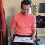 Mika Instagram - Je tiens enfin ‘Que ta tête fleurisse toujours’ entre mes mains ! Et pour fêter ça, je vais vous dévoiler une nouvelle chanson de l’album. ’Apocalypse Calypso’ qui sortira CE vendredi !!!! ‘Que ta tête fleurisse toujours’ is now in my hands! And to celebrate, I’m going to bring you a new song from the album. ‘Apocalypse Calypso’ will be out THIS Friday!!!! 💚🩷💚🩷 #quetatetefleurissetoujours #apocalypsecalypso