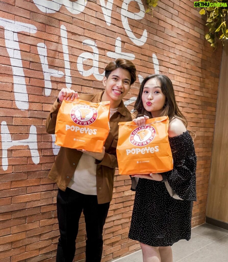 Mika Dela Cruz Instagram - We made the best decision today to take our date to @popeyesph newest branch located in SM City North EDSA!! The cozy ambiance won us over and what we loved about our dining experience are their safety protocols that made us feel protected! You could also order from Popeyes through www.centraldelivery.ph & GrabFood or spend dates with your loved ones here too for the pop n’ chill experience! 🥰🙈❤️🔥 #PopeyesPH #PopeyesChicken #PoppinUpInSMCityNorthEDSA SM-North EDSA Annex