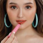 Mika Dela Cruz Instagram - Played around with some swatches of my holy grail semi-matte lip crayons that btw retail for only 89php 😍✨ • top shade - french caramel (MLBB shade/warm nude) • middle shade - rosy magenta (bright pink) • bottom shade - deep wine (deep red) - - - - - - here are some tips on how I personally like use my top two shades from this collection to achieve the KOREAN GRADIENT/OMBRE LIPS look: 1. (French Caramel) - I use this MLBB shade as a first step to outline my lips 2. (Deep Wine) - then i fill in the center of my lips with the deeper red shade to create that gradient effect 3. Lastly I use my fingers to diffuse around the edges where both colours meet. We want to achieve a seamless gradient 👍🏻 - - - for only 89php (per crayon) you would be able to recreate this look too!! click https://linktr.ee/prettysecretph to shop @prettysecretph products: exclusively available at any Watsons and SM Beauty Section NATIONWIDE💋
