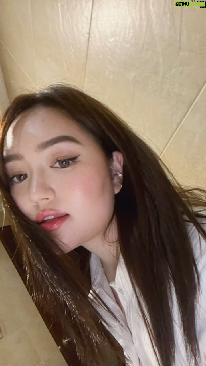 Mika Dela Cruz Instagram - Livestreaming with @shopee_ph tomorrow Oct 9 - 12:45PM 🧡🎉 Sobrang excited kamiii for the 70% off freebies & vouchers waiting for you guys!! Maagang Christmas shopping opportunity nadin with free shipping vouchers instead of you going pa to the malls 🥳 Here’s the link for those who wanna join & check it out tomorrow: https://shopee.ph/MikaDelaCruzOnShopeeLive