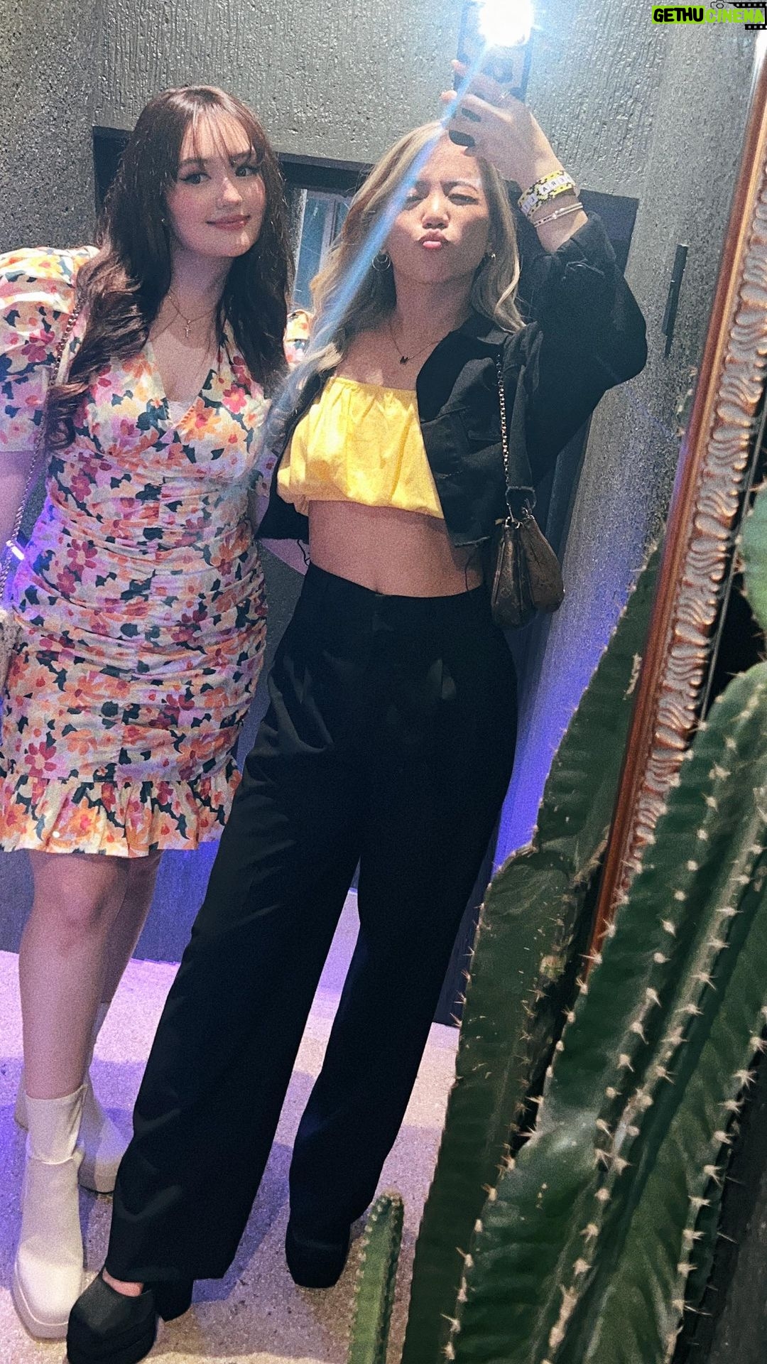 Mika Dela Cruz Instagram - Supercut of last night’s @lista_ph brand launch 💛💜 #BastaPeraLista Thank you for having us 🥳 The overall concept of both the new brand aesthetic & event was so young & fresh! Everyone had a blast spending their Lista money and participating in the fun games & quizzes. Til’ next time Lista team.. 🫶🏻