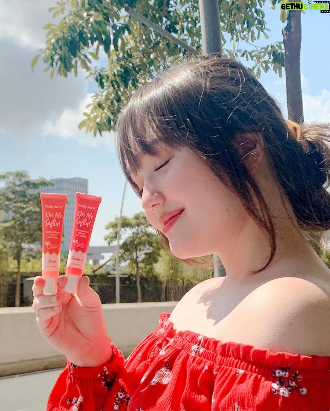 Mika Dela Cruz Instagram - Are your lips chapped and dry? I gotchu β¨βΊοΈ NEW Pretty Secret Exfoliating Lip Scrub for only P79.00 can help get rid of all that while moisturizing your lips ππ Available in Peach and Strawberry Flavor (it smells soo good!!) π₯Ίβ¨ Check out our e-catalogue: π± https://bit.ly/PrettySecretProductCatalogue Shop now at Watsons Online: π https://bit.ly/PrettySecretAtWatsonsLazada π https://bit.ly/PrettySecretAtWatsonsShopee π https://bit.ly/PrettySecretWatsons #PrettySecret #WatsonsPH
