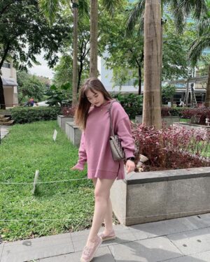 Mika Dela Cruz Instagram - goodmorning loves 💖🤗 i have been super busy with my classes @southville_is kaya i haven’t posted in awhile. just feeling my new cut & color from @zero1storyhairsalon (they gave me purple and blue highlights) + been wearing my dainty new charm bracelet from @mysticcharmsph almost everyday.. syempre hindi mawawala ang fav pair from @sofabph missed you guys, hope you are doing okay.. ☺️