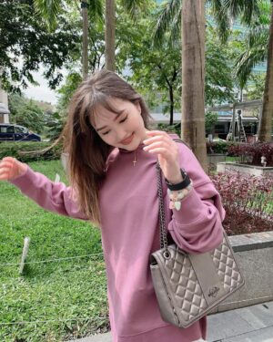 Mika Dela Cruz Instagram - goodmorning loves 💖🤗 i have been super busy with my classes @southville_is kaya i haven’t posted in awhile. just feeling my new cut & color from @zero1storyhairsalon (they gave me purple and blue highlights) + been wearing my dainty new charm bracelet from @mysticcharmsph almost everyday.. syempre hindi mawawala ang fav pair from @sofabph missed you guys, hope you are doing okay.. ☺️