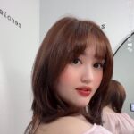 Mika Dela Cruz Instagram - slightly a red head girly 🍓🫶🏻 always love being at @zero1story_ 🫧✂️ everytime I leave the salon I am refreshed & my confidence is boosted 🥹 btw, see u i will be livestreaming later on my tiktok account @mikadlacruzz 7pm ✨🥳