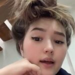 Mika Dela Cruz Instagram - this cover.. char di to cover 😜 inayos ko buhok ko kamo messy bun ang peg.. kaso nagmukha akong manok eh ayan napakanta tuloy ako.. #baliwanhits #crispinbasilio #manoknapula bwisit na tiktok to eh.. nahuhuli mga saltik moments ko huhu H E L P 🤣