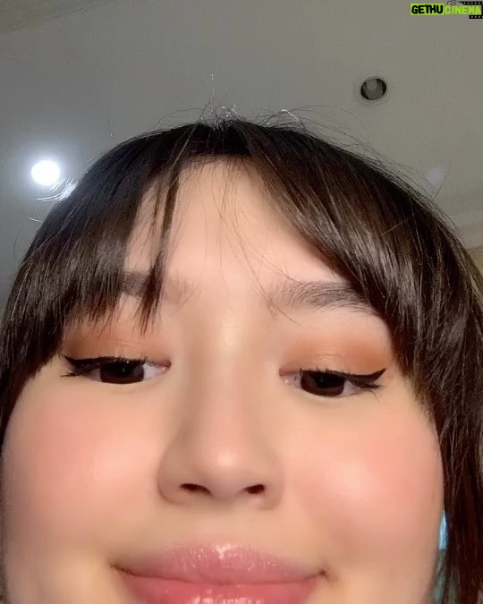 Mika Dela Cruz Instagram - yung kahit saan nalang eto naririnig mo ayun kinanta mo nadin - 😂 #binibiningmarikit #buset #auqnasaerth 😇 (might delete later)