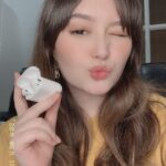 Mika Dela Cruz Instagram - salamat @rigvolutionofficial love the airpods 😜🎶💖 btw ready niyo na earphones niyo dahil magkakantahan po tayo sa aking kumu account mamayang 9pm! handa na kayo ng songrequests niyo and i will try my best 😜💬 my handle in kumu is: @mikadlacruzz see ya!!