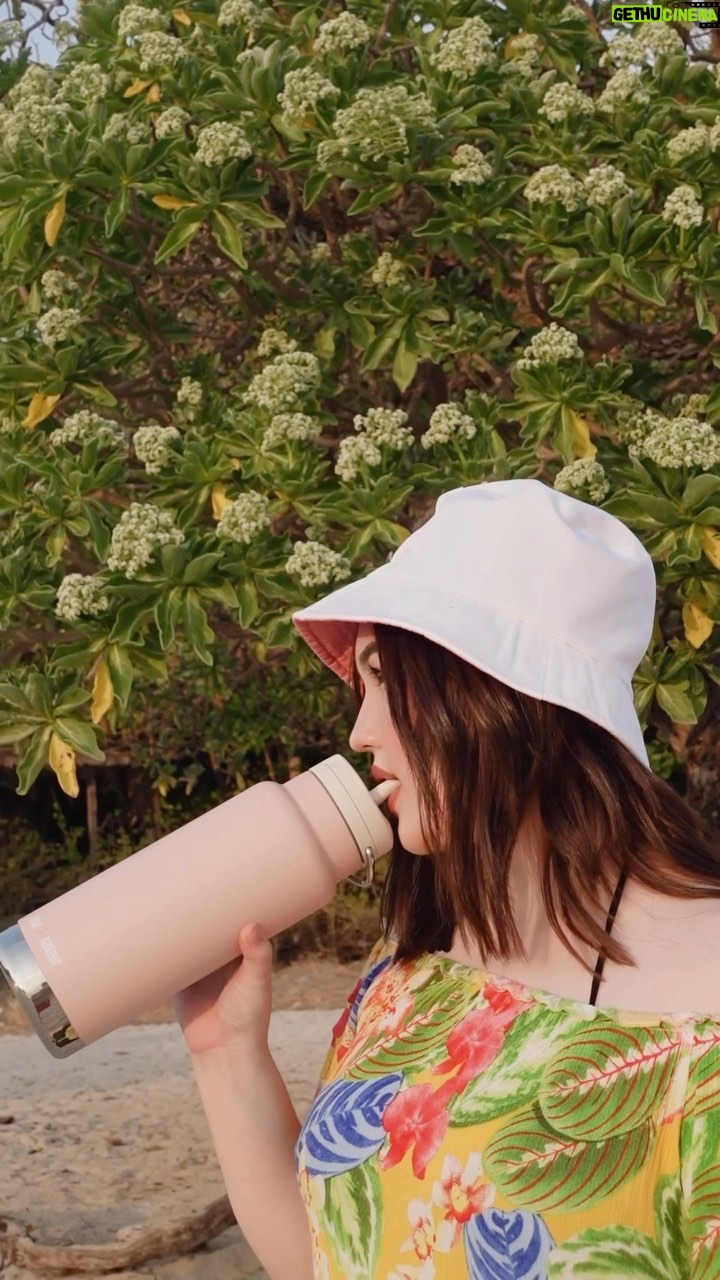 Mika Dela Cruz Instagram - Introducing @kleankanteen_ph ✨Limited Edition✨ 32oz TKWide Fairytale - featuring the first ever White Twist Cap! 🌸🍃🐚 🫶🏻 chip-resistant coat 🫶🏻 leakproof 🫶🏻 keeps your drink 59hrs iced 🧊❄️ 🫶🏻 food-grade & BPA free 🫶🏻 eco-friendly bottle made up of 90% recycled stainless steel Sepok Island Anilao Batangas